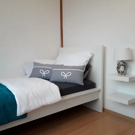 144 Apartment Knezeves (Prague-West)